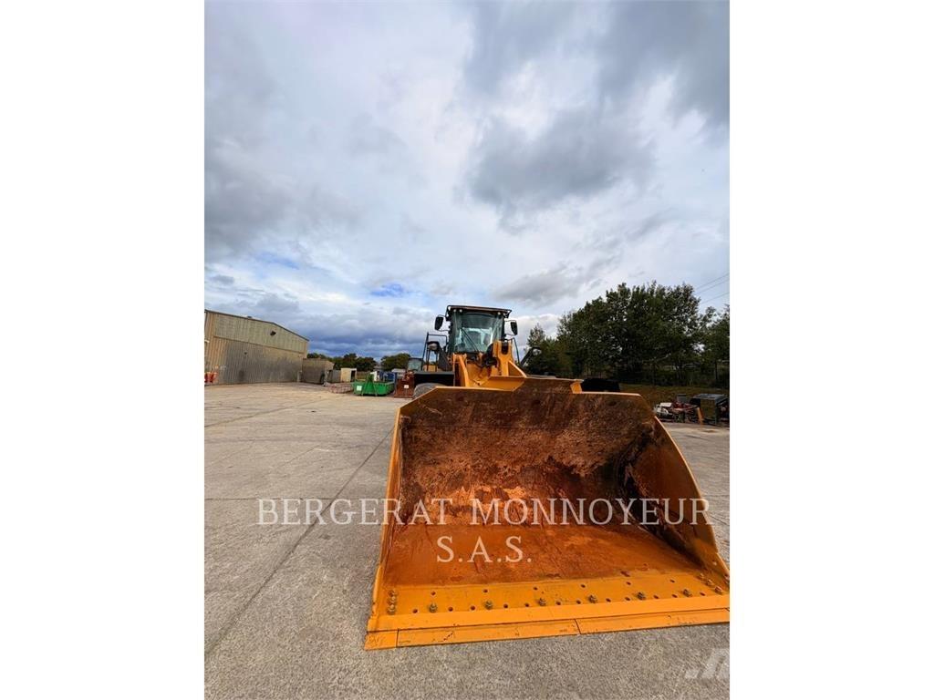 CAT 972M Колесни товарачи