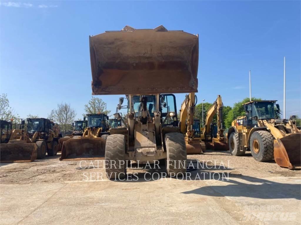 CAT 972M Колесни товарачи