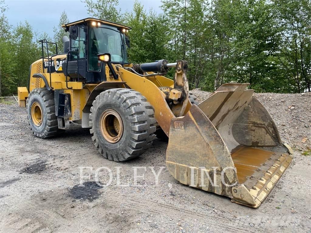 CAT 972M Колесни товарачи