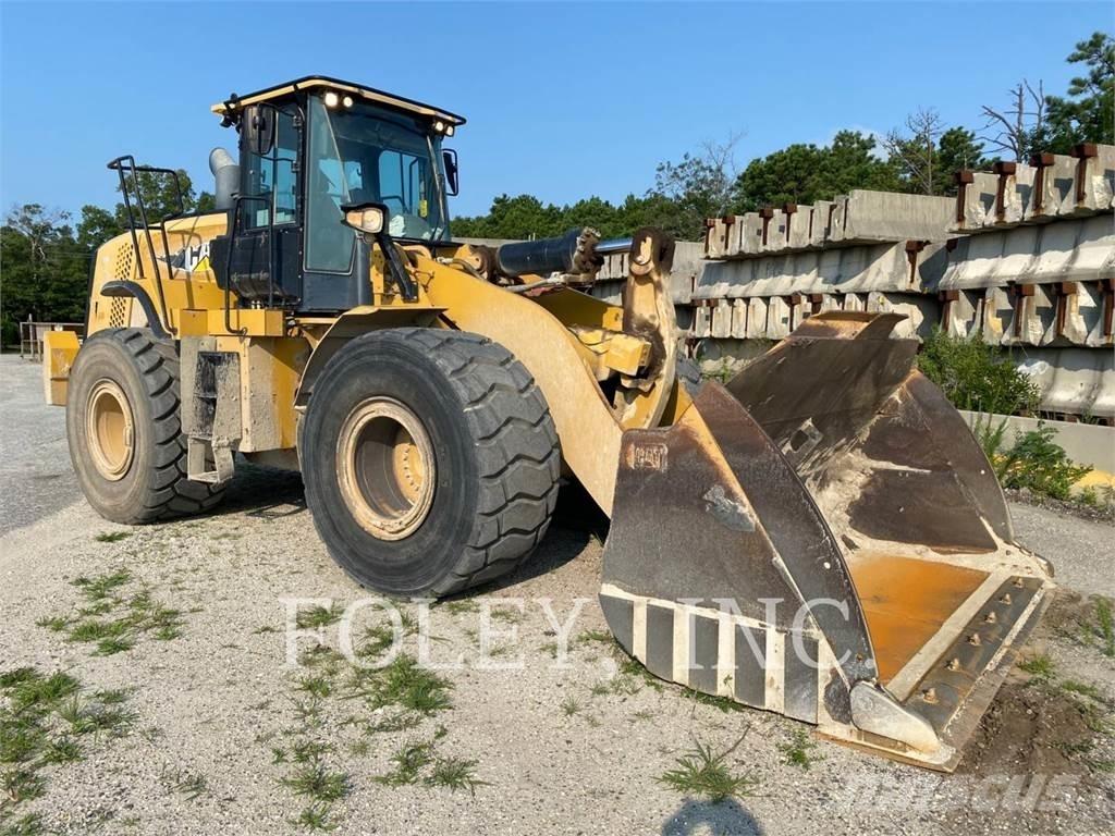CAT 972M Колесни товарачи