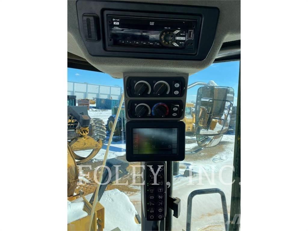 CAT 972M Колесни товарачи