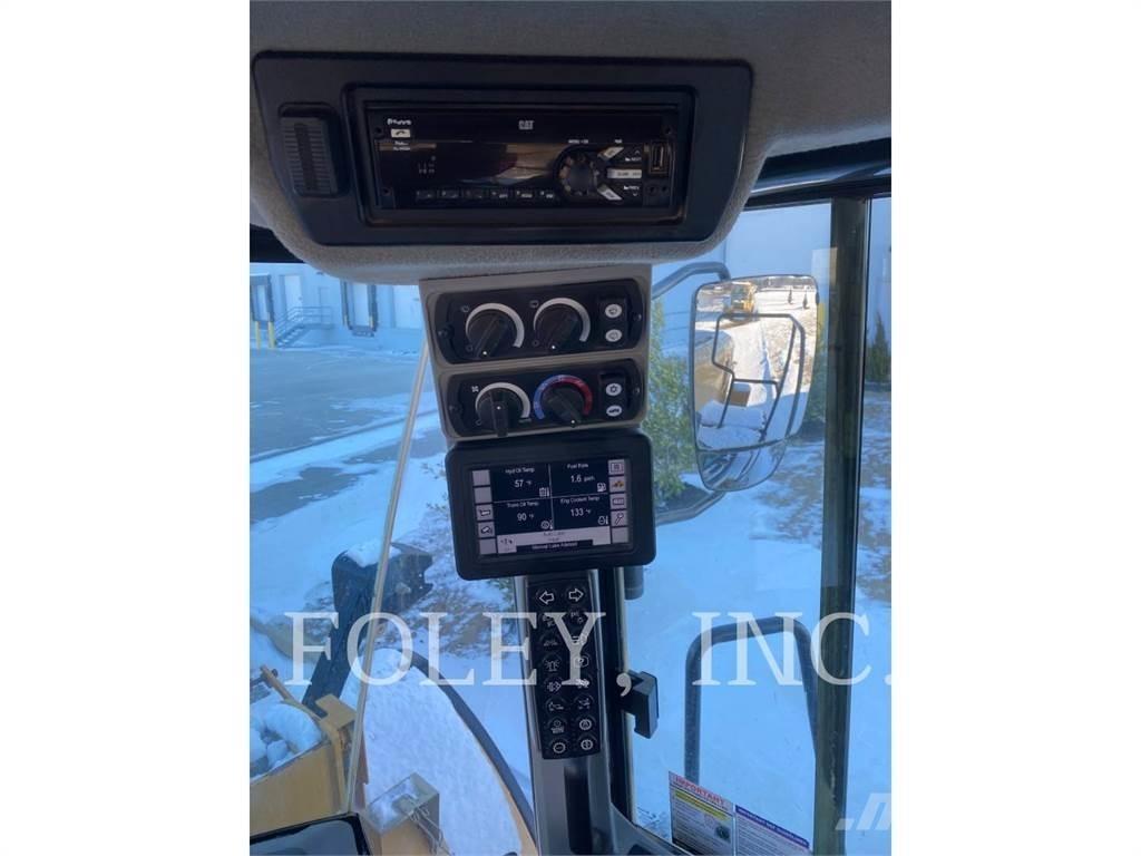 CAT 972M Колесни товарачи