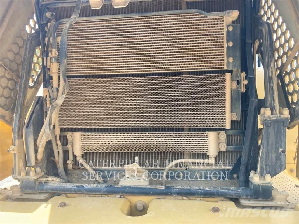 CAT 972M Колесни товарачи