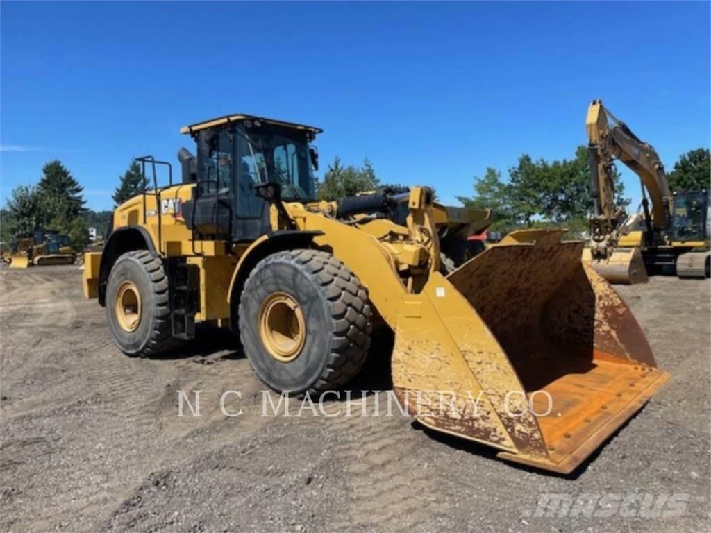 CAT 972M Колесни товарачи