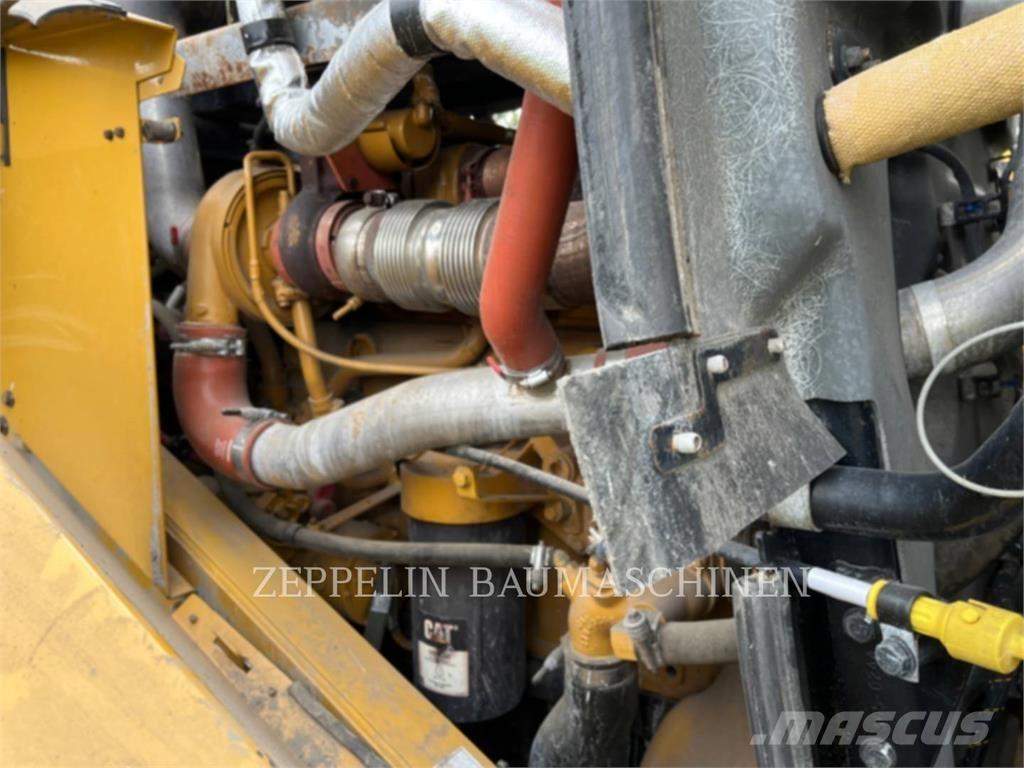 CAT 972M Колесни товарачи