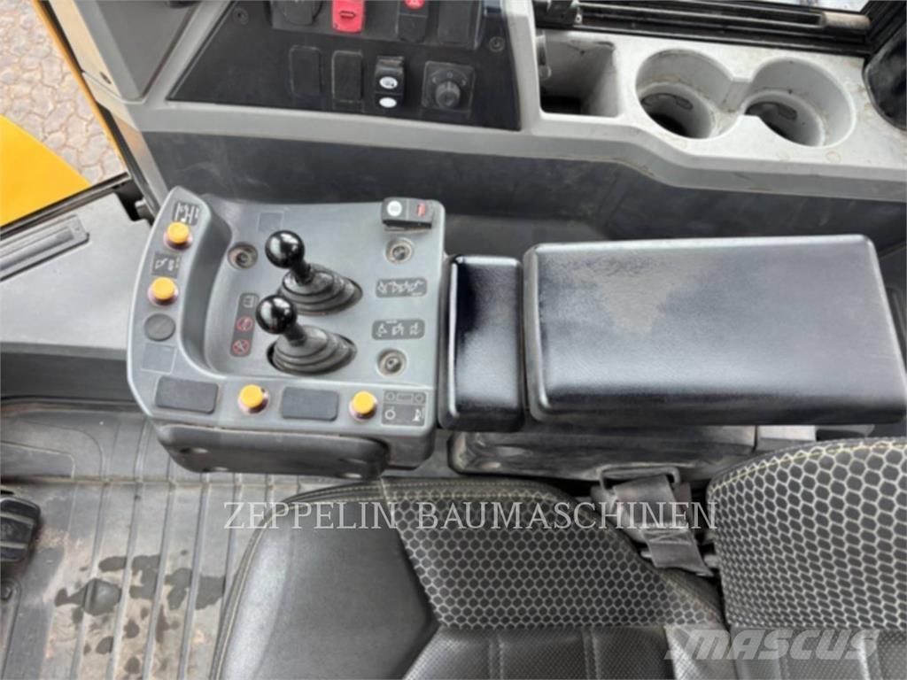 CAT 972M Колесни товарачи