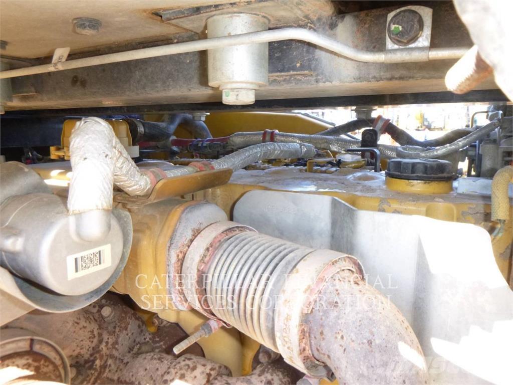 CAT 972M Колесни товарачи