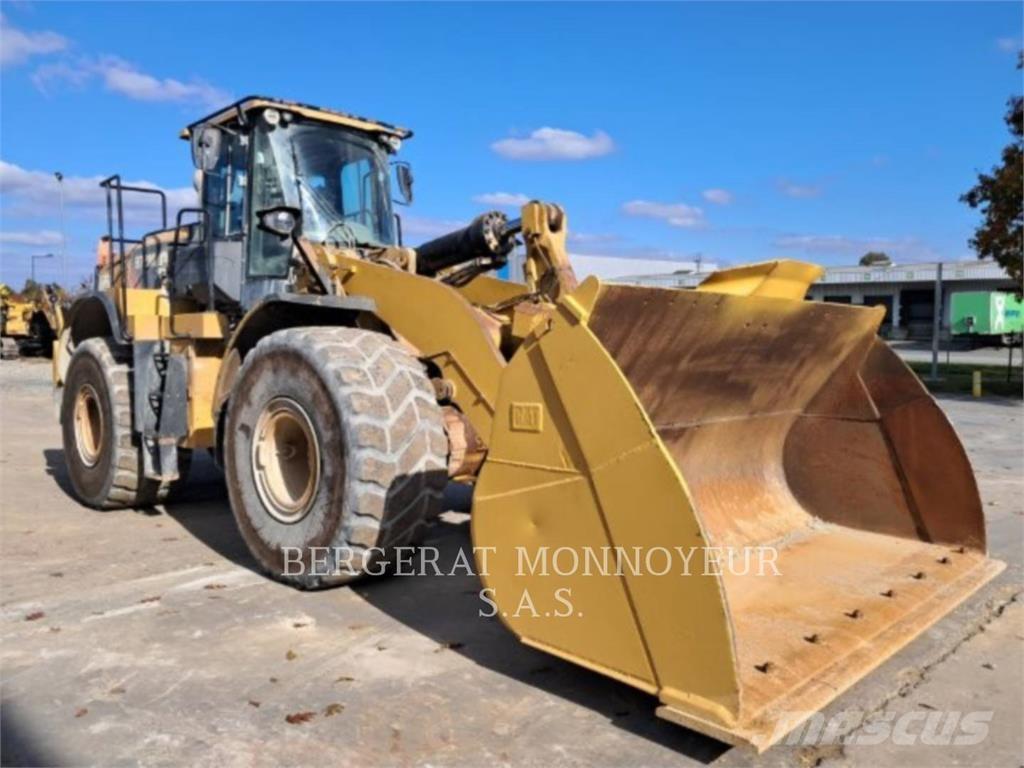 CAT 972M Колесни товарачи