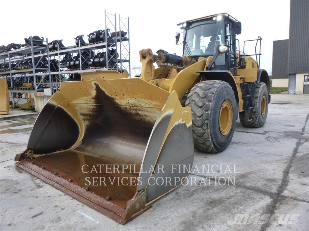 CAT 972M Колесни товарачи