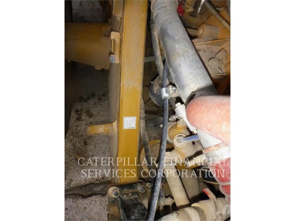 CAT 972M Колесни товарачи