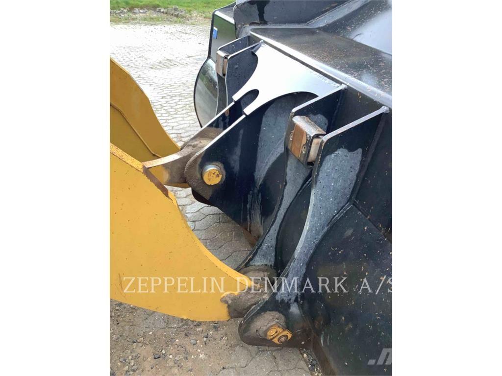 CAT 972MXE Колесни товарачи