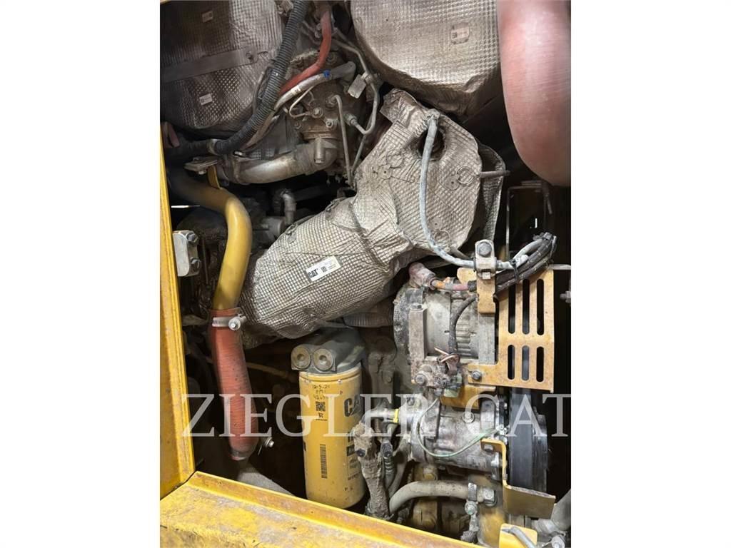 CAT 973K Верижен товарач