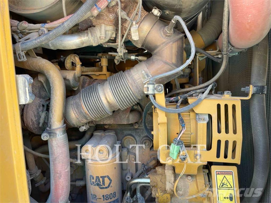 CAT 973K Верижен товарач