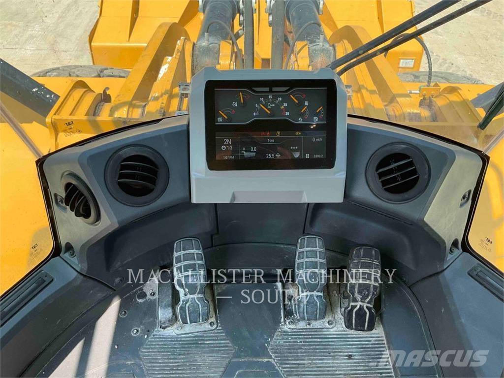 CAT 980 Колесни товарачи