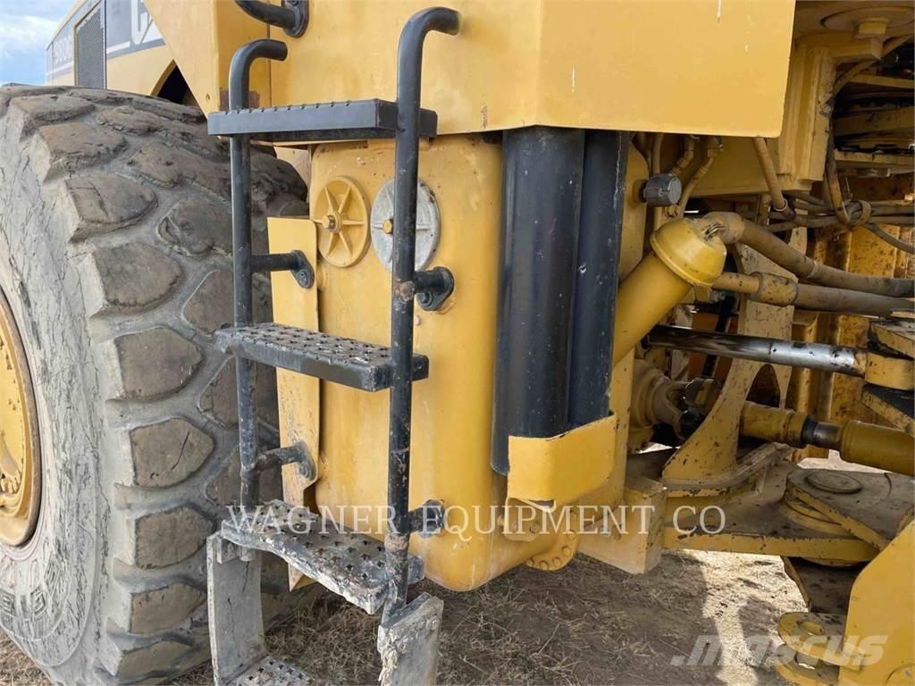 CAT 980G Колесни товарачи