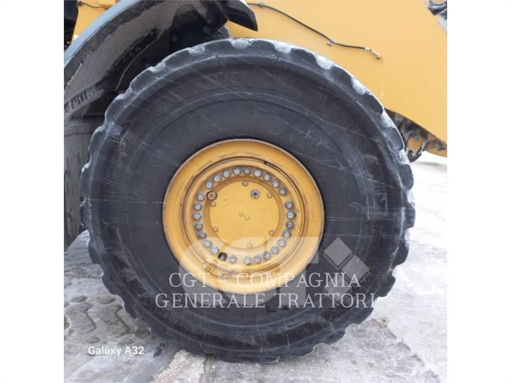 CAT 980M Колесни товарачи