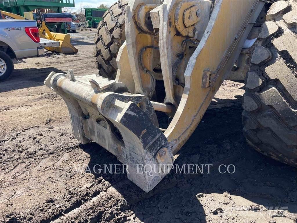 CAT 980M Колесни товарачи