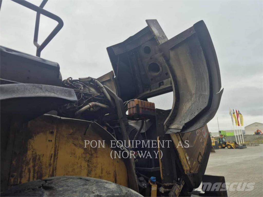 CAT 980M Колесни товарачи