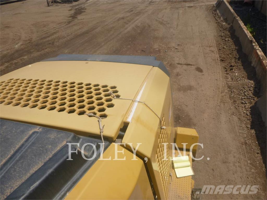 CAT 980M Колесни товарачи