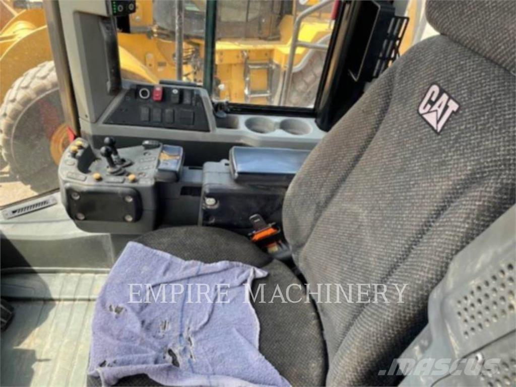 CAT 980M Колесни товарачи
