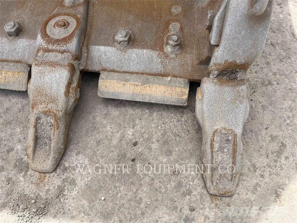 CAT 982 Колесни товарачи