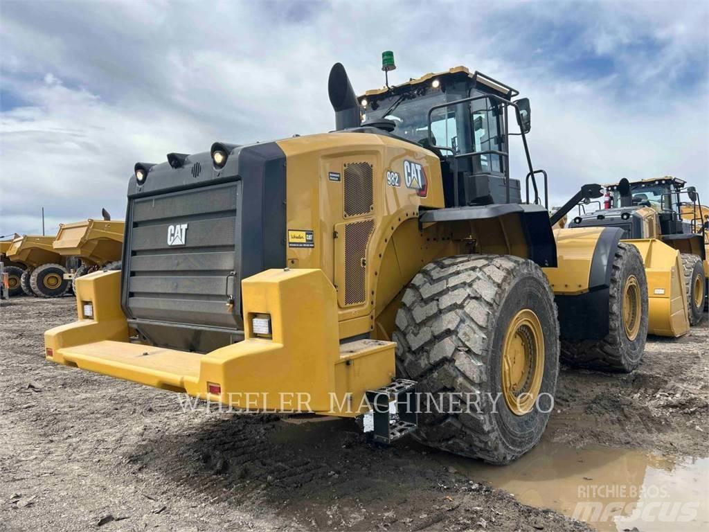 CAT 982 Колесни товарачи