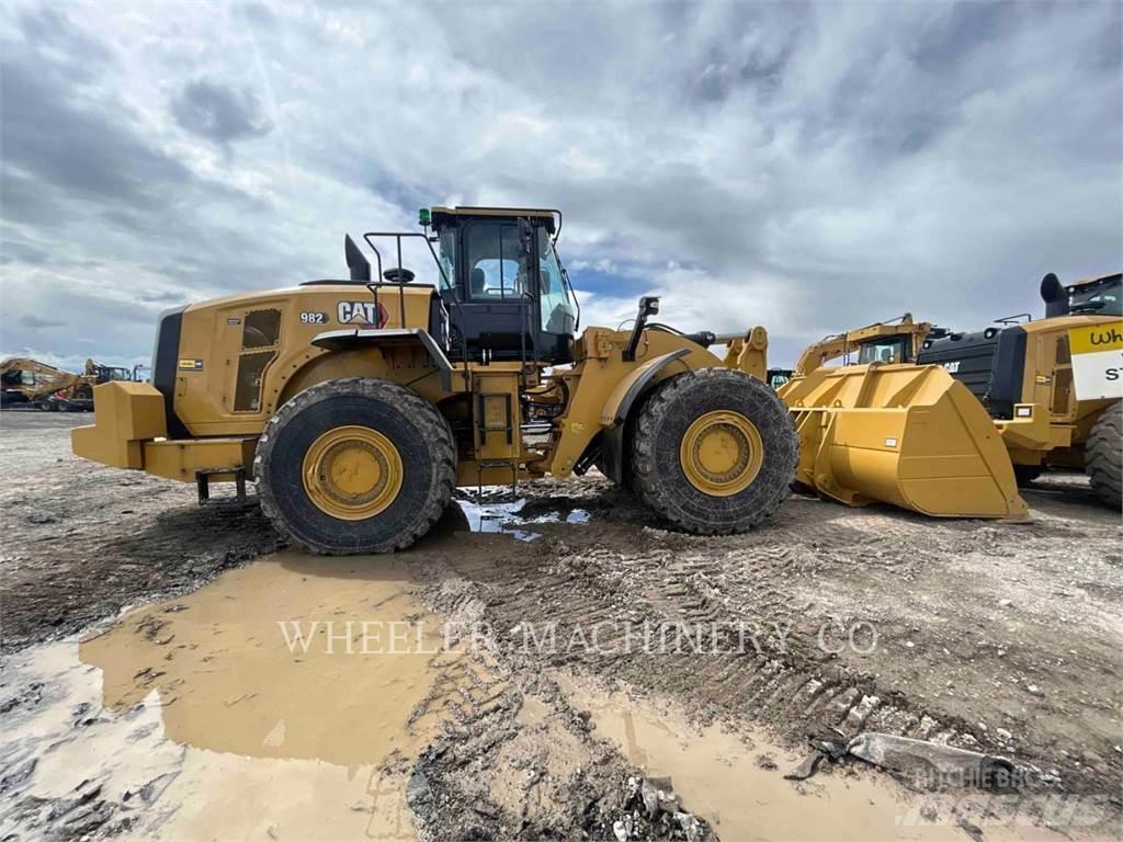 CAT 982 Колесни товарачи