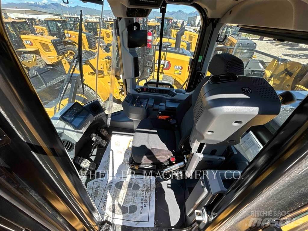 CAT 982 Колесни товарачи