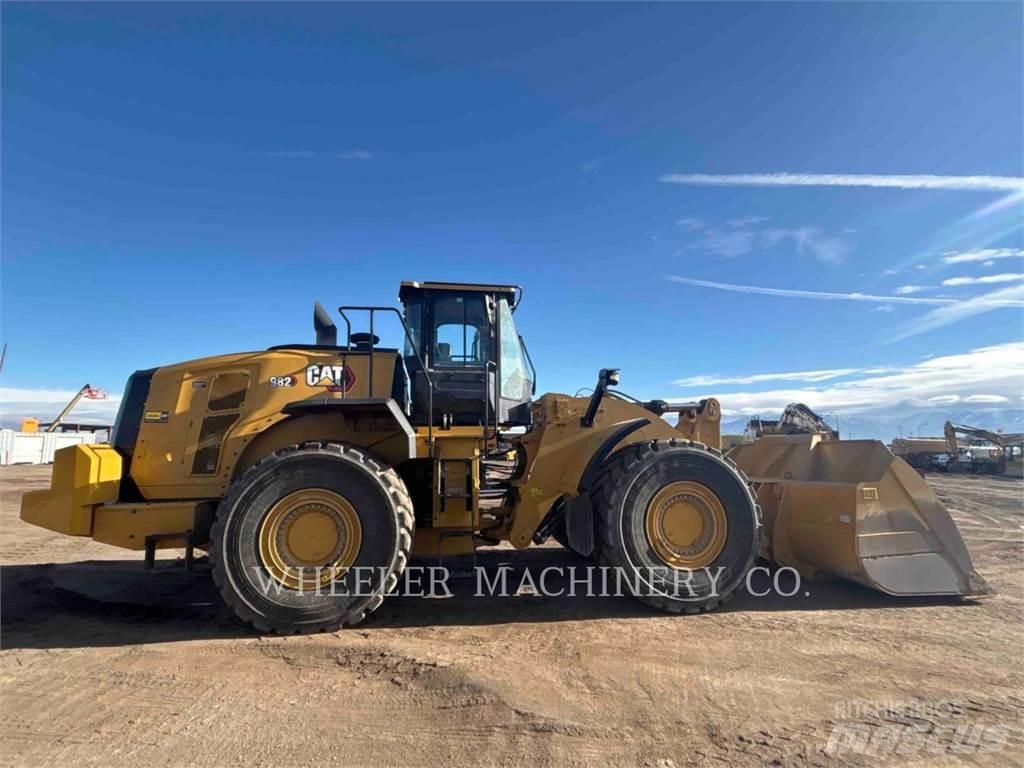 CAT 982 Колесни товарачи