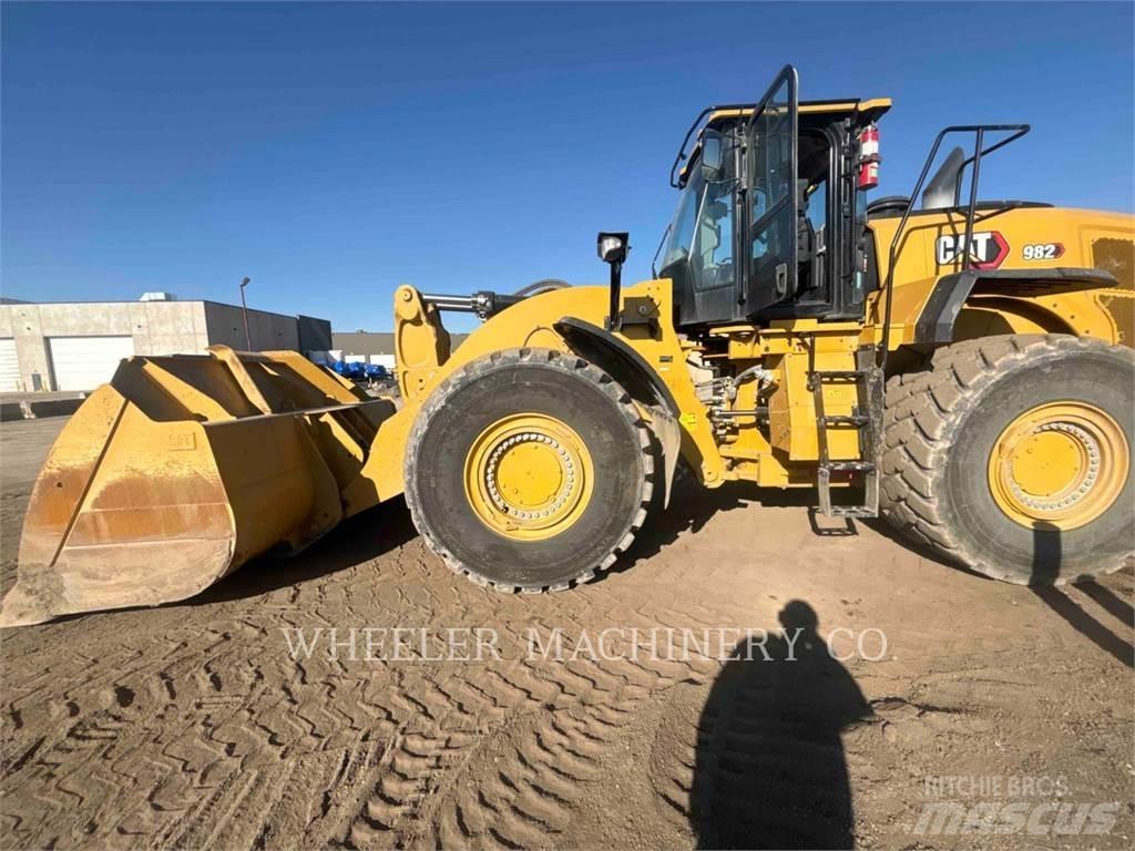 CAT 982 Колесни товарачи