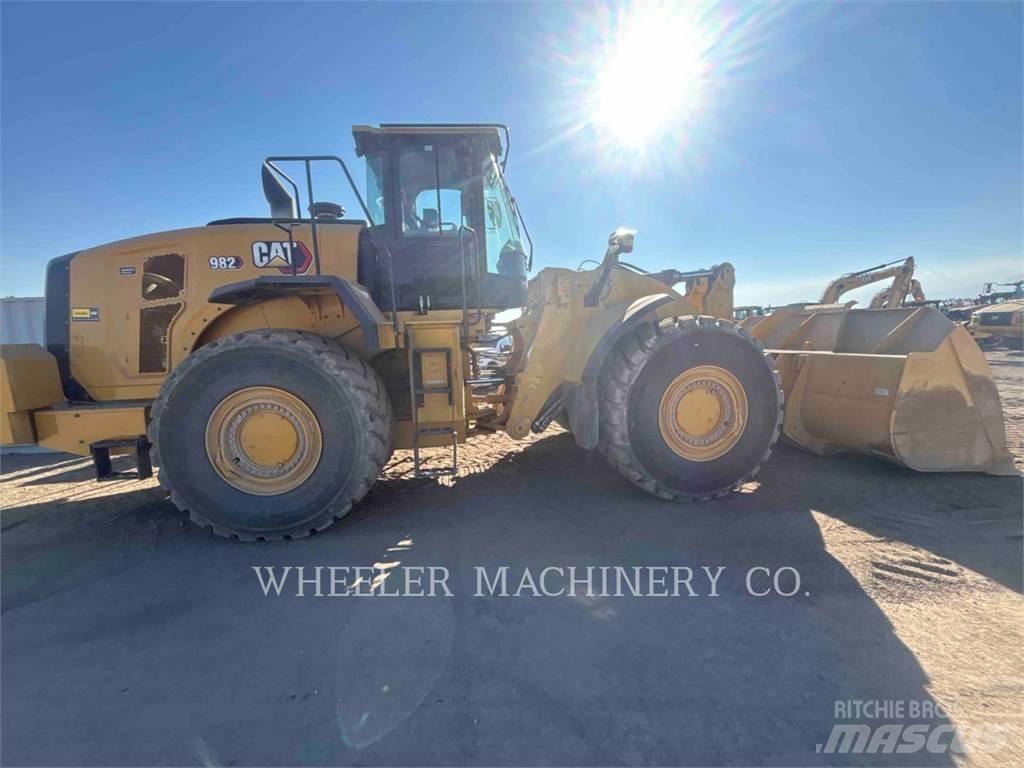 CAT 982 Колесни товарачи