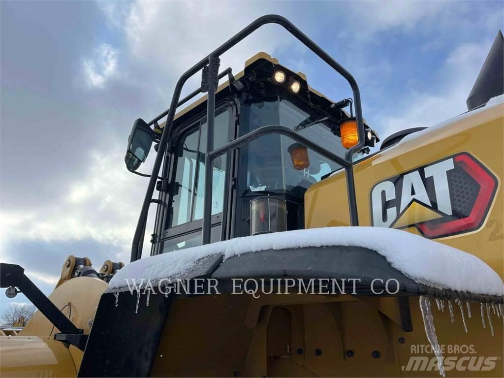CAT 982 Колесни товарачи