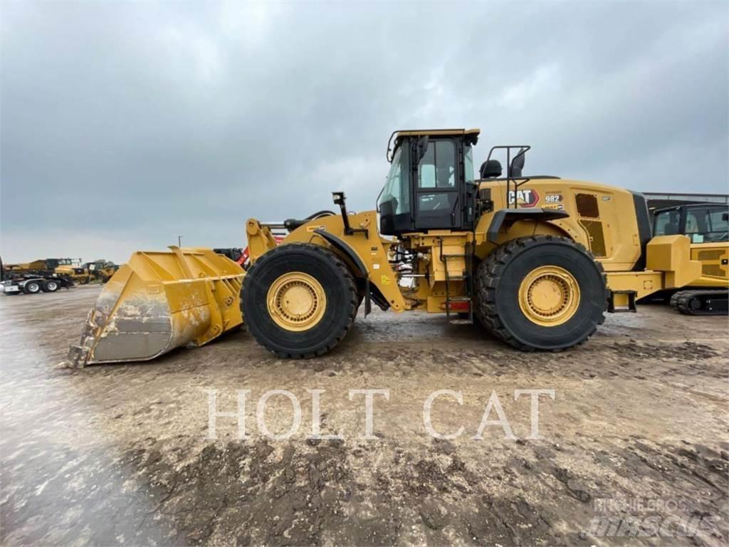 CAT 982 Колесни товарачи