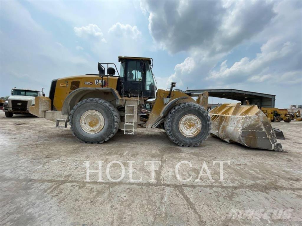 CAT 982 XE Колесни товарачи