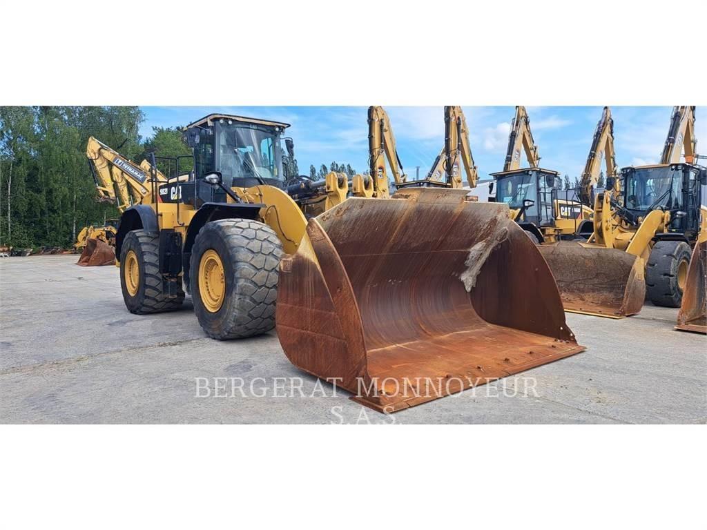 CAT 982M Колесни товарачи