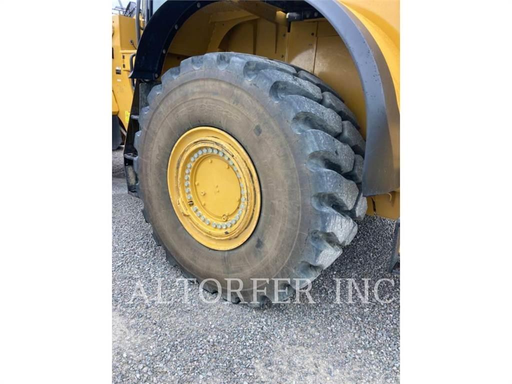 CAT 982M Колесни товарачи