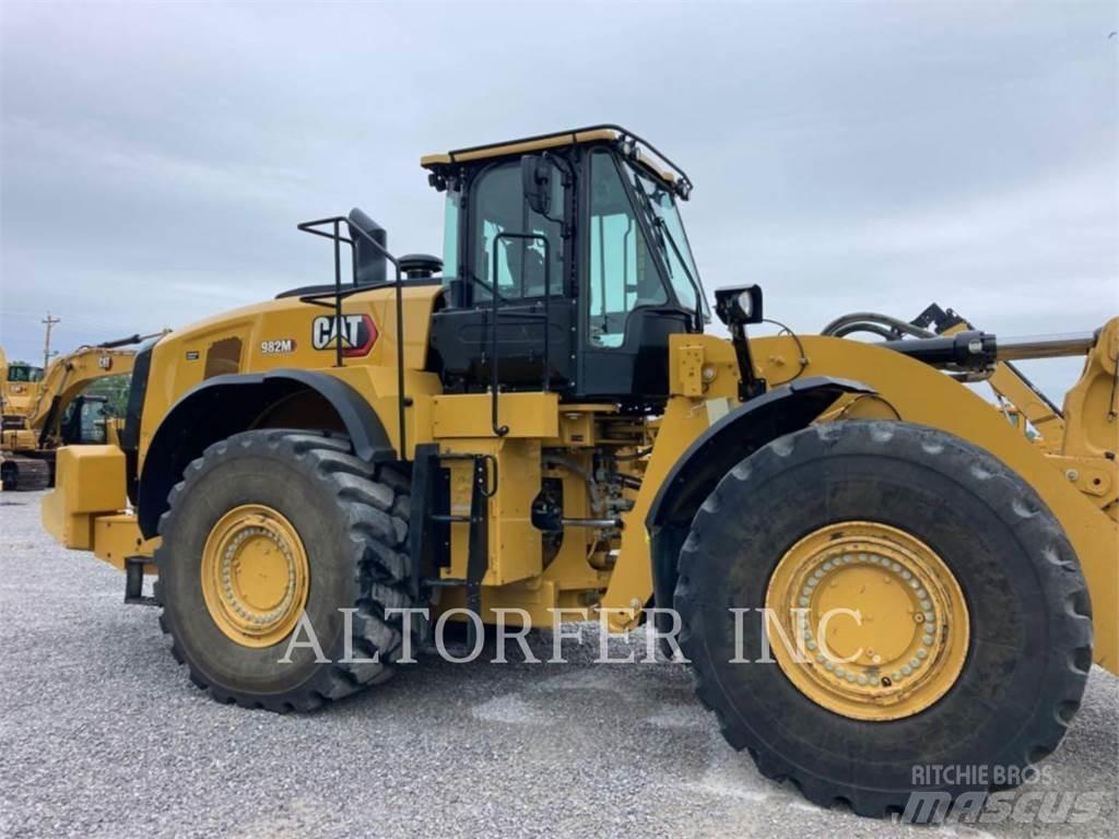 CAT 982M Колесни товарачи