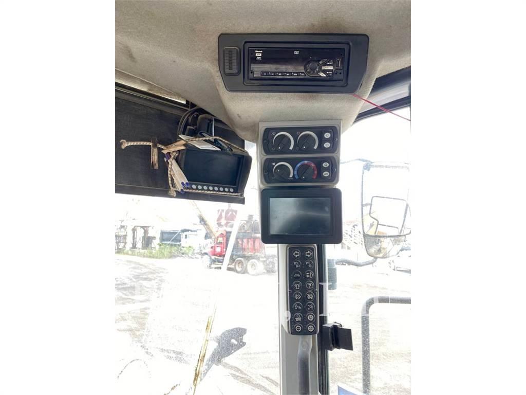CAT 982M Колесни товарачи