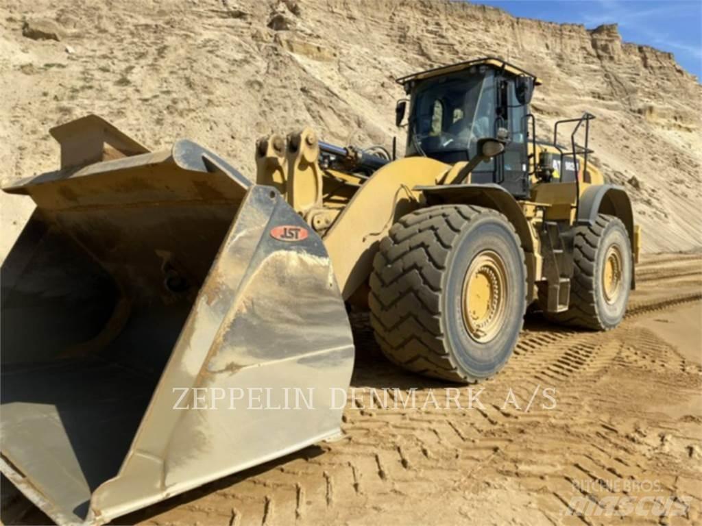 CAT 982M Колесни товарачи