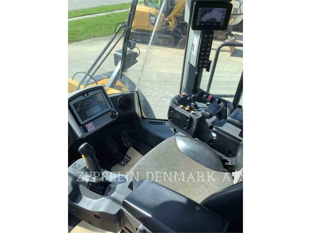 CAT 982M Колесни товарачи