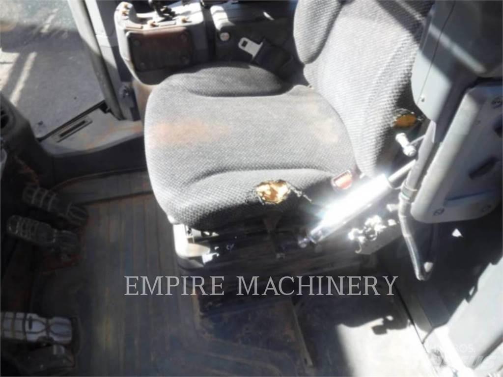 CAT 982M Колесни товарачи