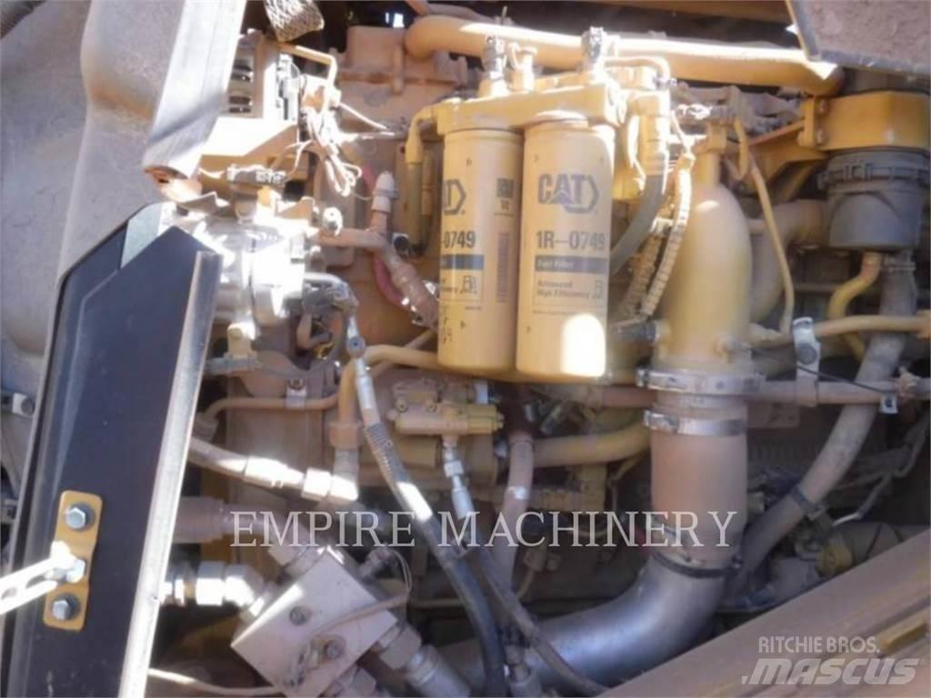 CAT 982M Колесни товарачи