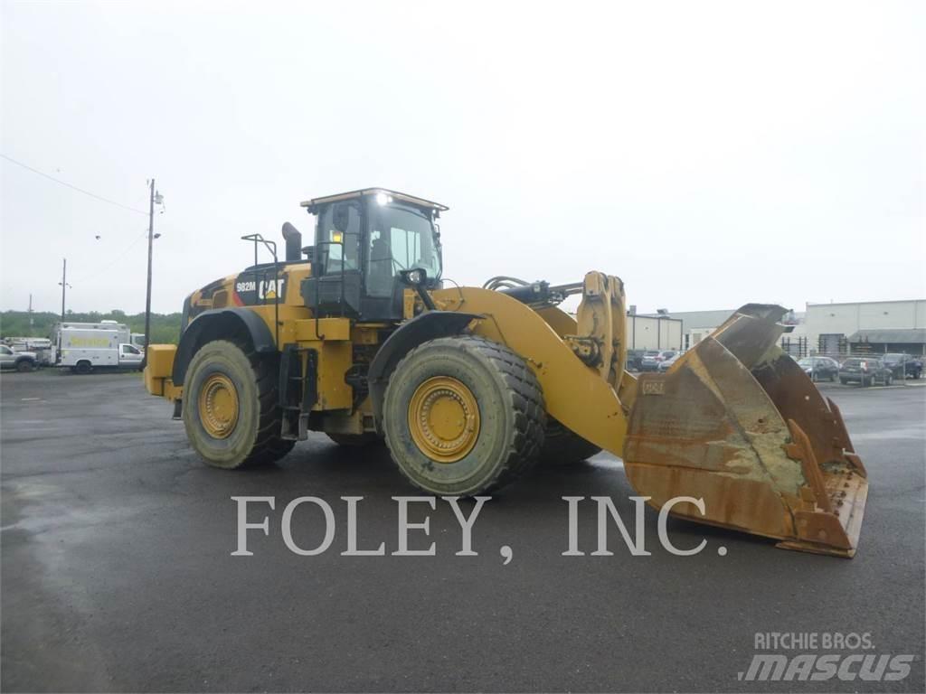 CAT 982M Колесни товарачи