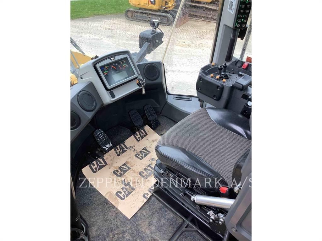 CAT 982M Колесни товарачи