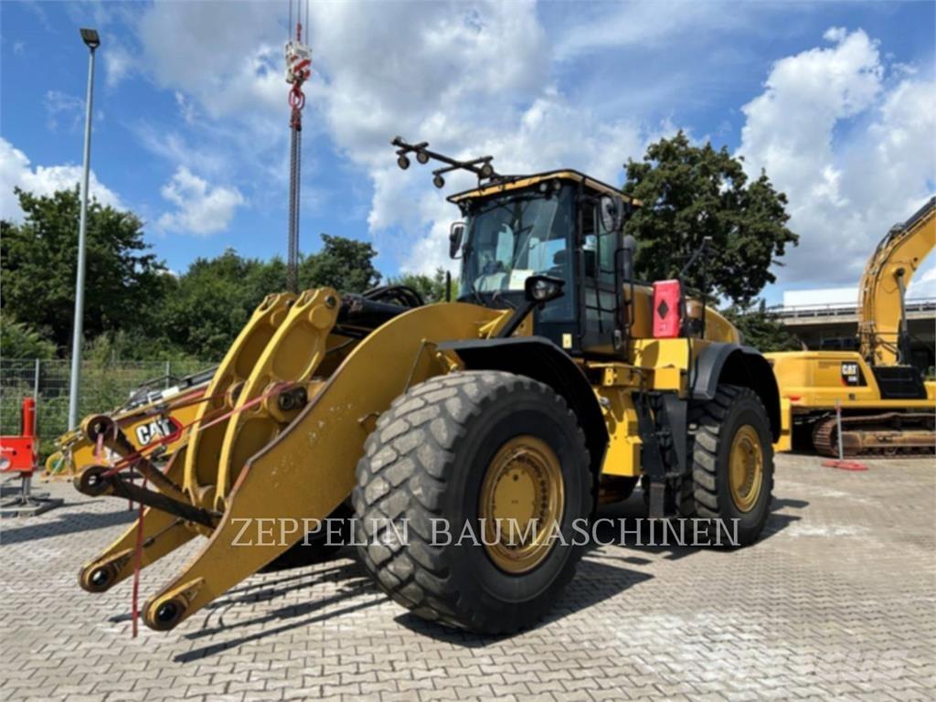 CAT 982M Колесни товарачи
