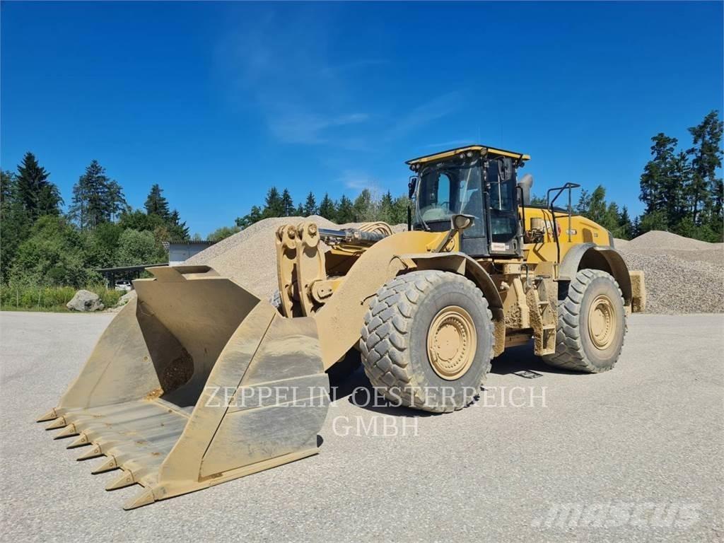 CAT 982M Колесни товарачи