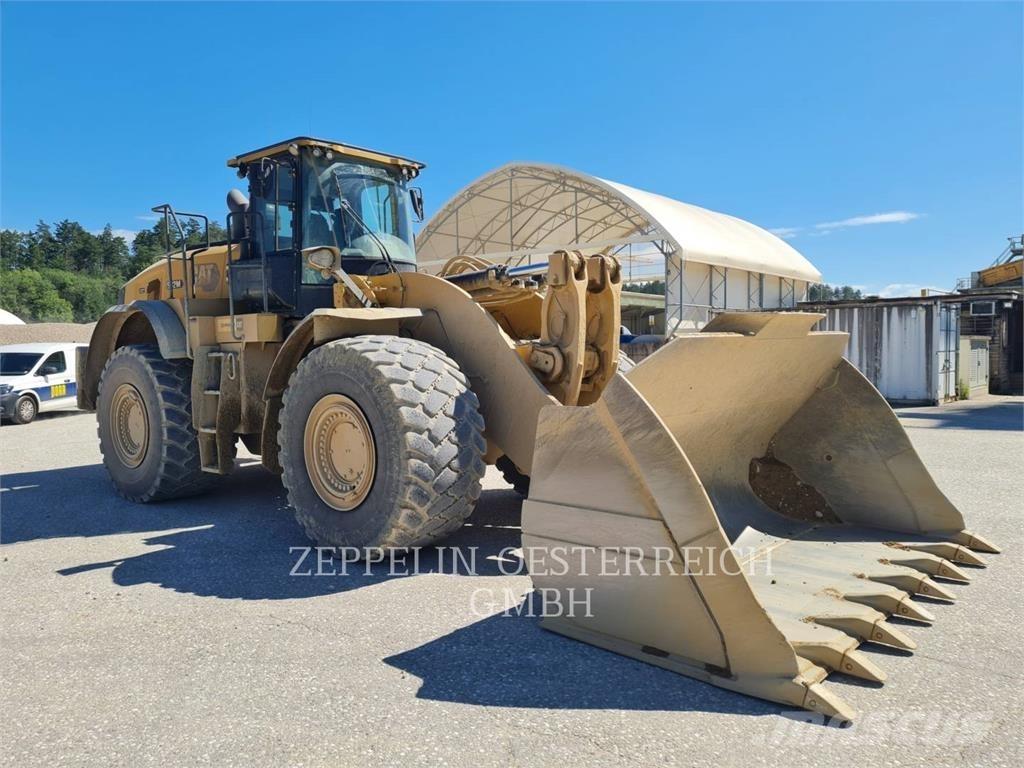CAT 982M Колесни товарачи