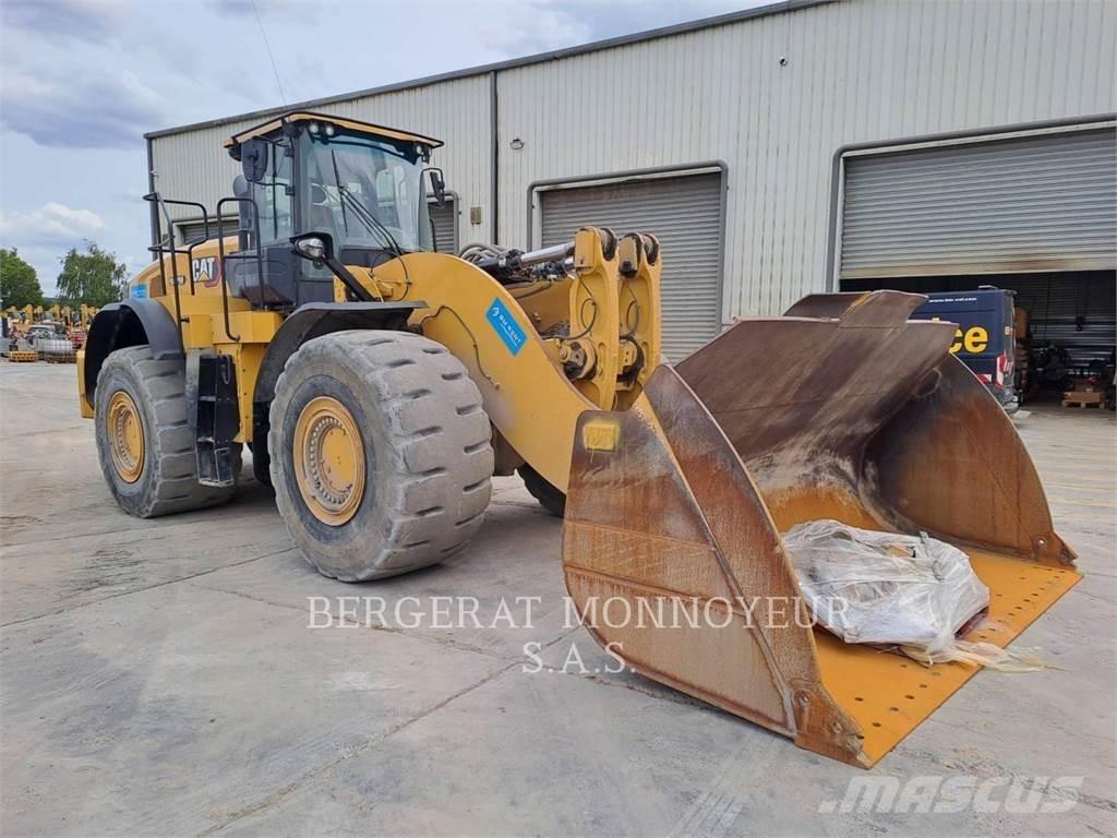 CAT 982M Колесни товарачи