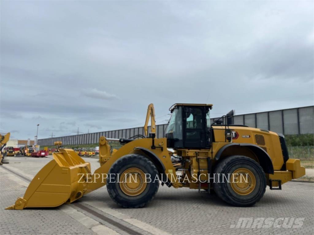 CAT 982M Колесни товарачи