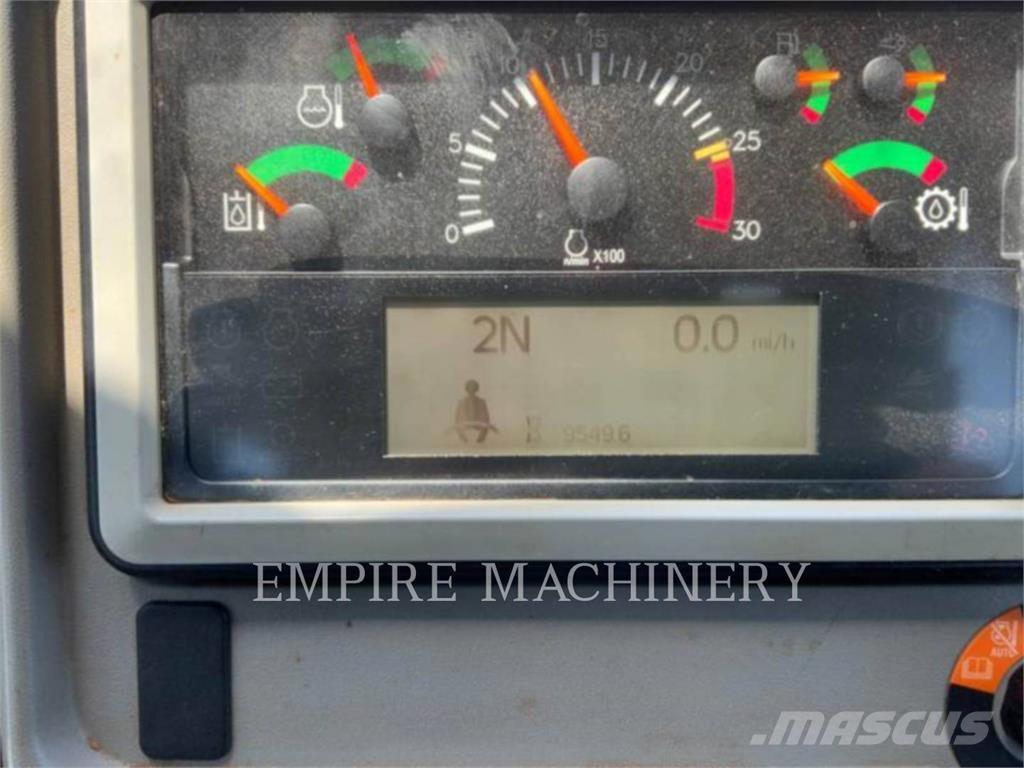 CAT 982M Колесни товарачи